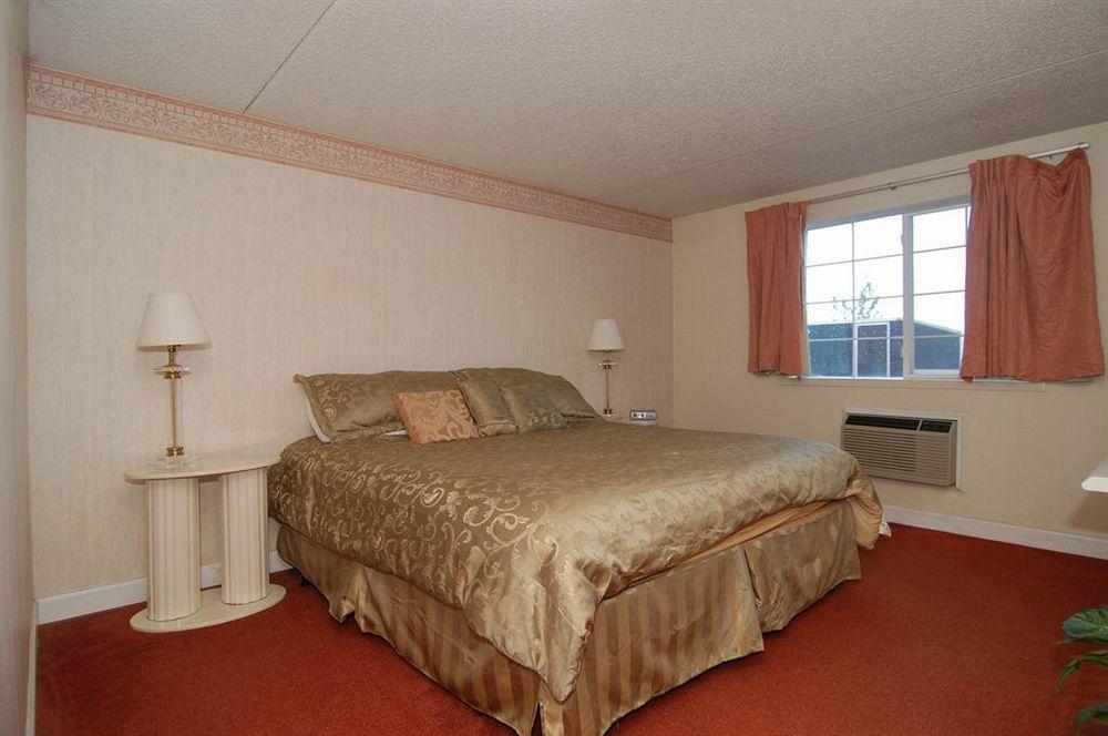 Knights Inn&Suites - Grand Forks Zimmer foto