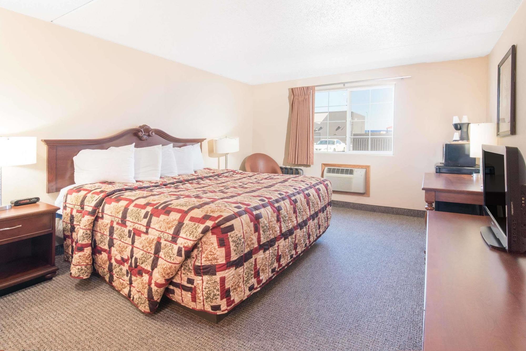 Knights Inn&Suites - Grand Forks Exterior foto